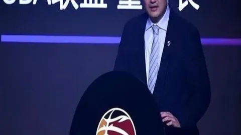 “23岁新星赛季戛然而止，脚踝手腕双手术在即，连续三年赛季提前告别舞台。”